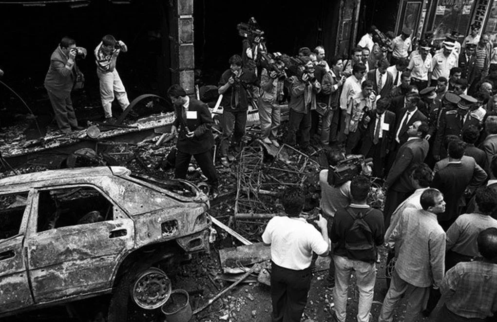 2 Temmuz 1993 Sivas Katliamı (Madımak Katliamı) anma görseli. Madımak Oteli'nde yaşamını yitirenlerin anısını yaşatan paylaşım.